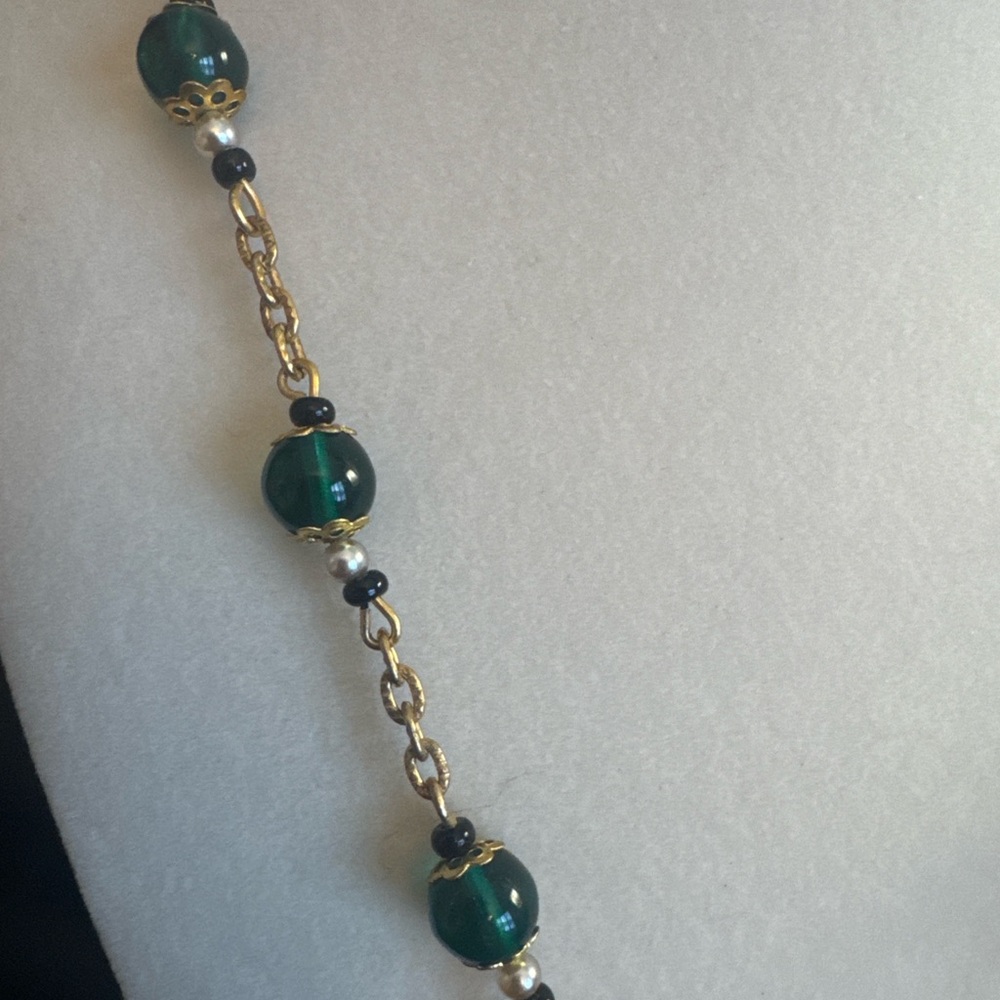 Vintage Emerald Green Glass Filagree Renaissance Victorian Barrel Clasp - Picture 3 of 5